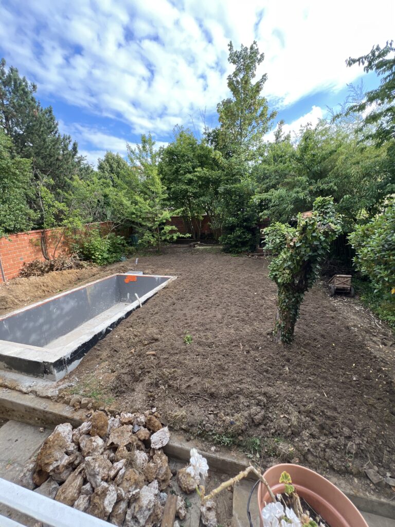 Rognage de souche en Île-de-France 15 Gazon en rouleau Naturel